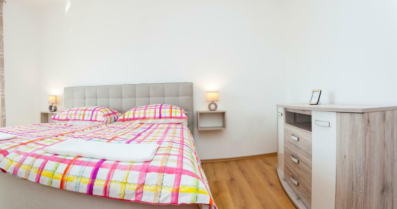 Holiday Apartment Ivica Milohnici Ngoại thất bức ảnh