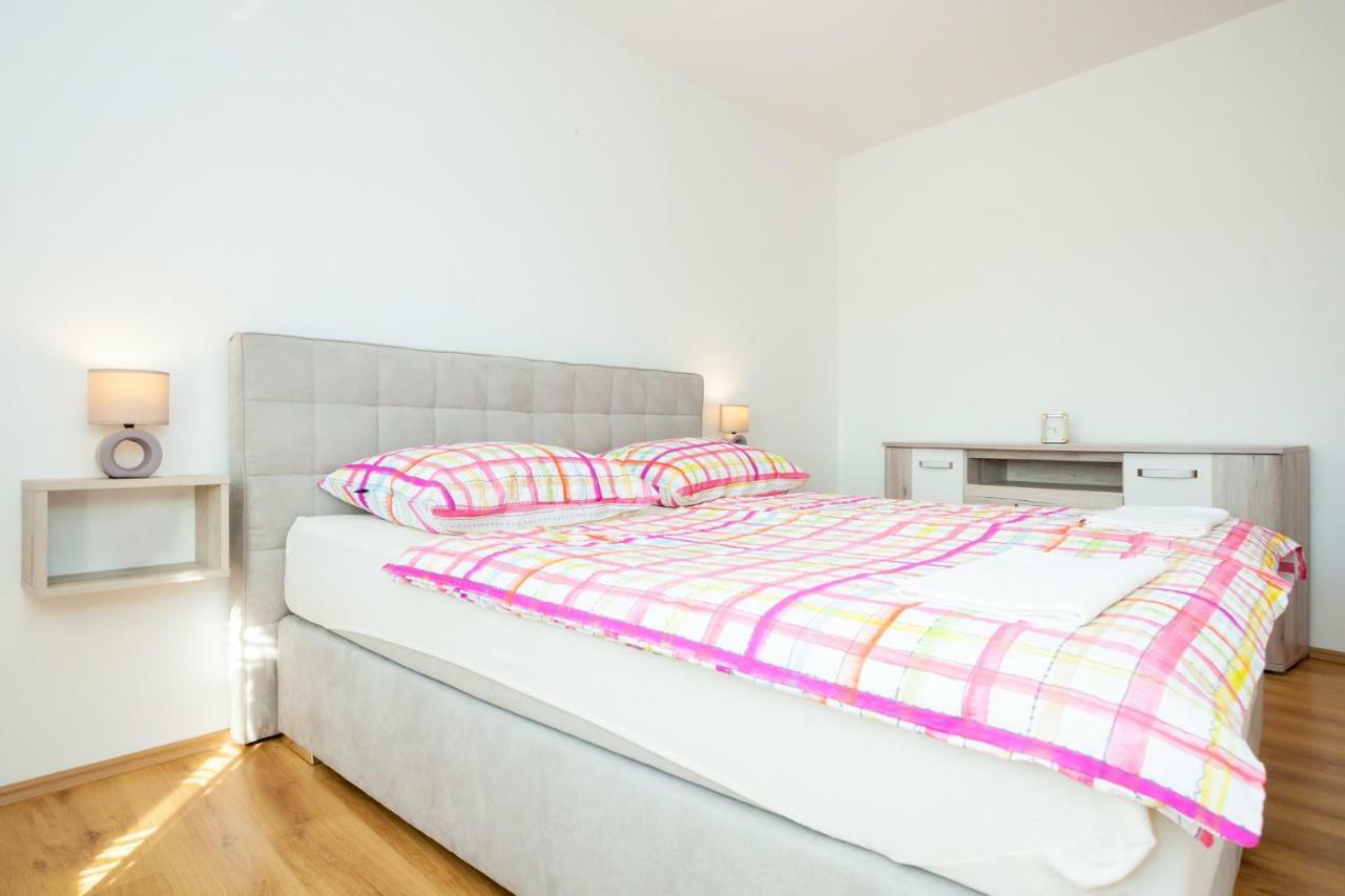 Holiday Apartment Ivica Milohnici Ngoại thất bức ảnh