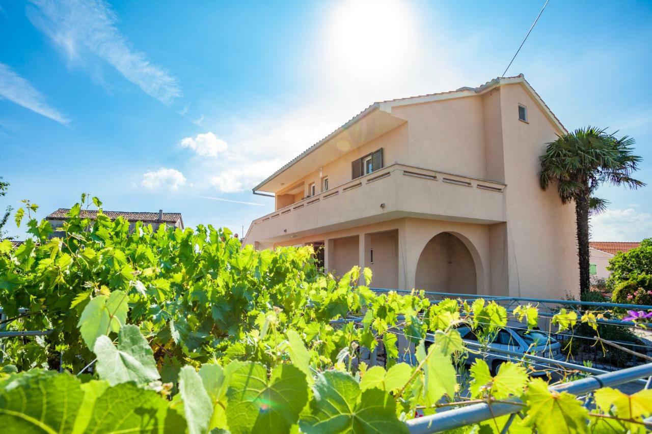 Holiday Apartment Ivica Milohnici Ngoại thất bức ảnh